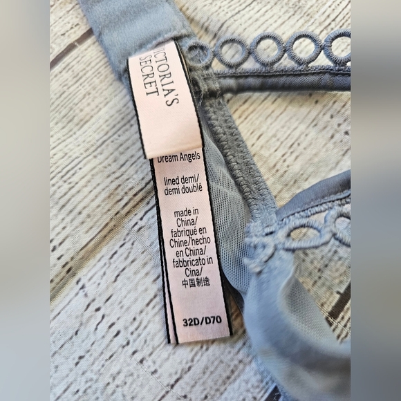 Victoria's Secret Dream Angels •Size 32D• Blue Lace Lined Underwire Demi Bra - Picture 7 of 7